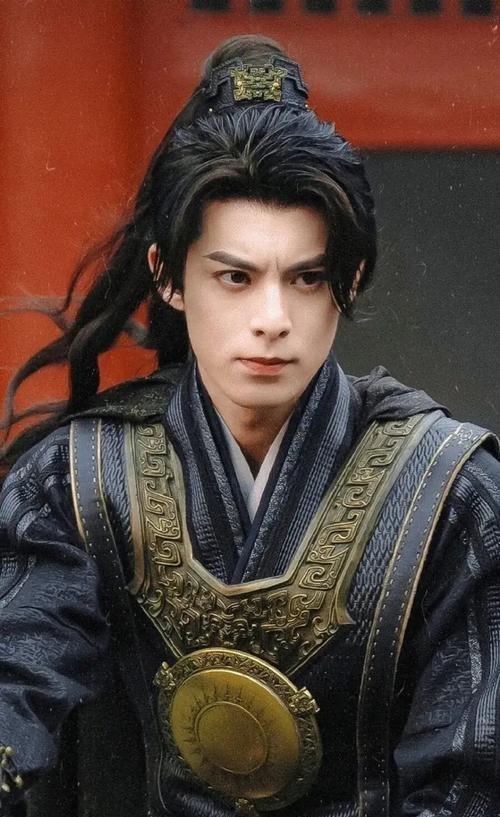 王鹤棣二搭李庚希悬念升级，原定男主陈星旭被换下，三大理由让局面突变，这波调整能服众吗？ ​