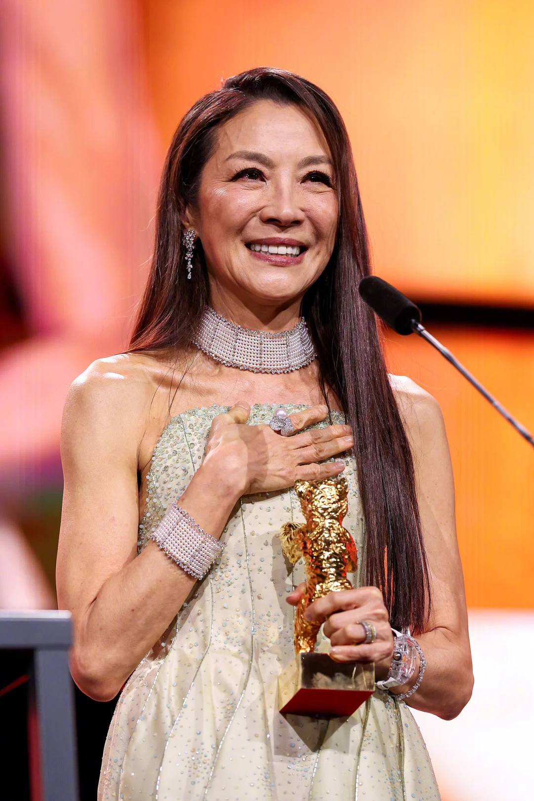 杨紫琼柏林电影节终身成就奖，落泪发表感言！