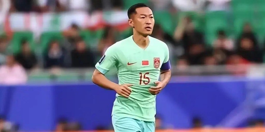 打平就出线又来了！U23国足末轮碰阿联酋，曼苏里停赛+归化前锋压上，安帅532守平就是小组第二撞日本
朱辰杰第85分钟抽筋倒地，胡荷韬补时争顶鼻梁出血，这支U23国足前两场只丢1球的防线底子，是用身体一寸寸填出来的。可偏偏又站到了“打平就出线”的老位置上，末轮阿联酋必须赢球才能活，中国队只要不输就基