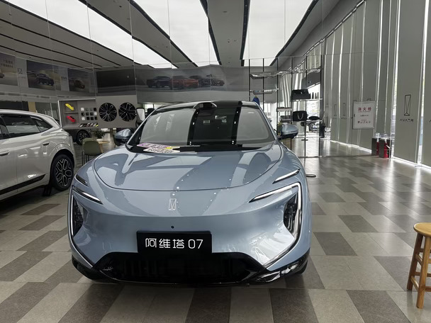 谁家车这么蓝啊！阿维塔07