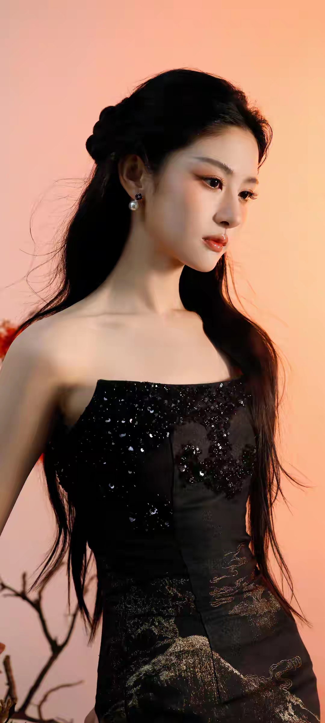 最近被赵晴狠狠拿捏了！她清瘦甜美的模样，私服穿搭超日常又百搭。像卡其色...