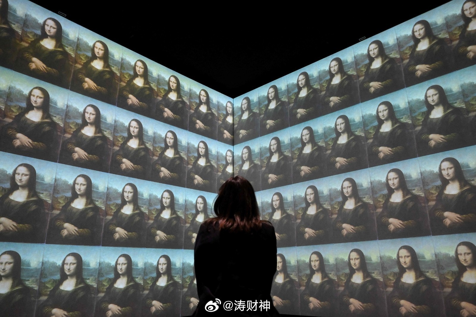 两种美联储路径：单次“保险加息” vs 新一轮加息周期，普通人该怎么看、怎么做

【前置提示】本文仅为宏观逻辑梳理，不构成任何投资建议，所有市场判断存在不确定性，投资有风险。

一、先搞懂核心区别：只加一次， vs 重启一轮持续加息

很多人把两件事混为一谈：

1. 只做一次“保险式加息”：就上 ​