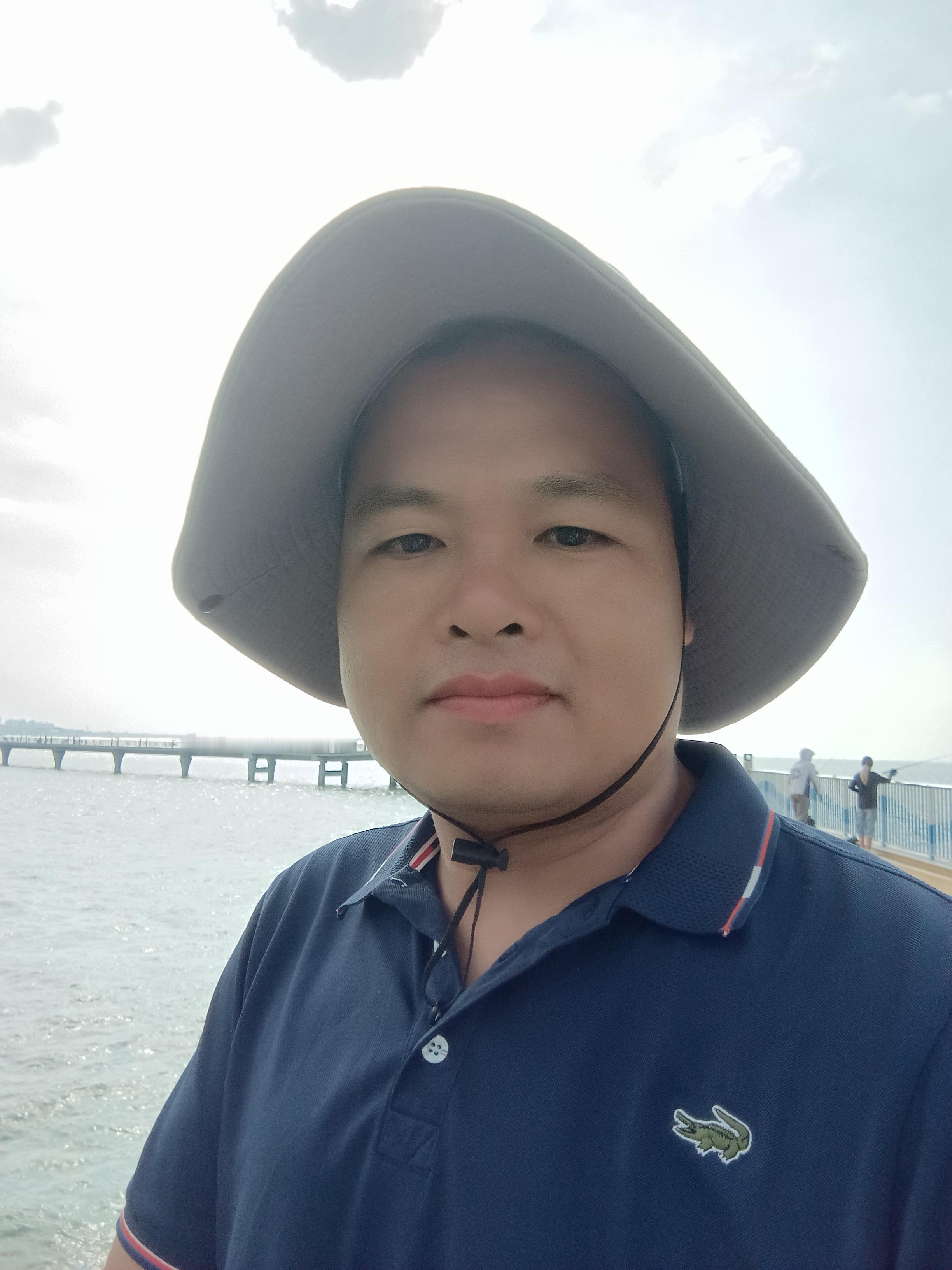 开了三年荣放才懂：家用车，舒服比“厉害”更重要
三年前刚买车，我总下意识用“厉不厉害”评判一台车。动力猛不猛、加速快不快、参数好不好看、配置炫不炫酷。那时候觉得，一台好车一定要有点拿得出手、能跟别人聊的亮点。开了整整三年荣放，六万多公里，接送孩子、陪伴家人、跑遍周边城市之后，想法彻底变了：对于普通家