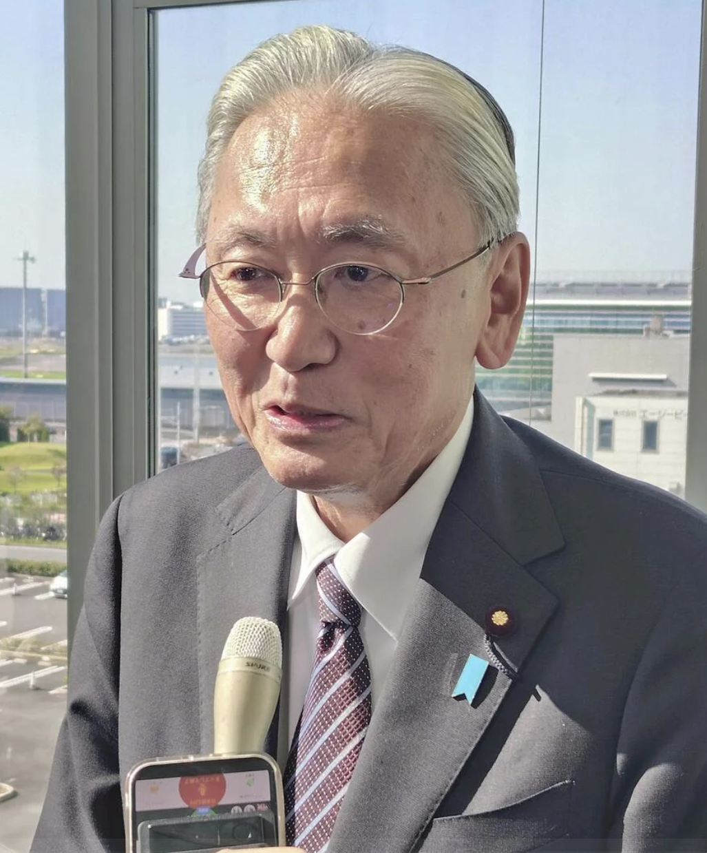 高市早苗刚提完推进对华关系，日本议员就爆料，高市夸他被中国制裁“是非常光荣的制裁