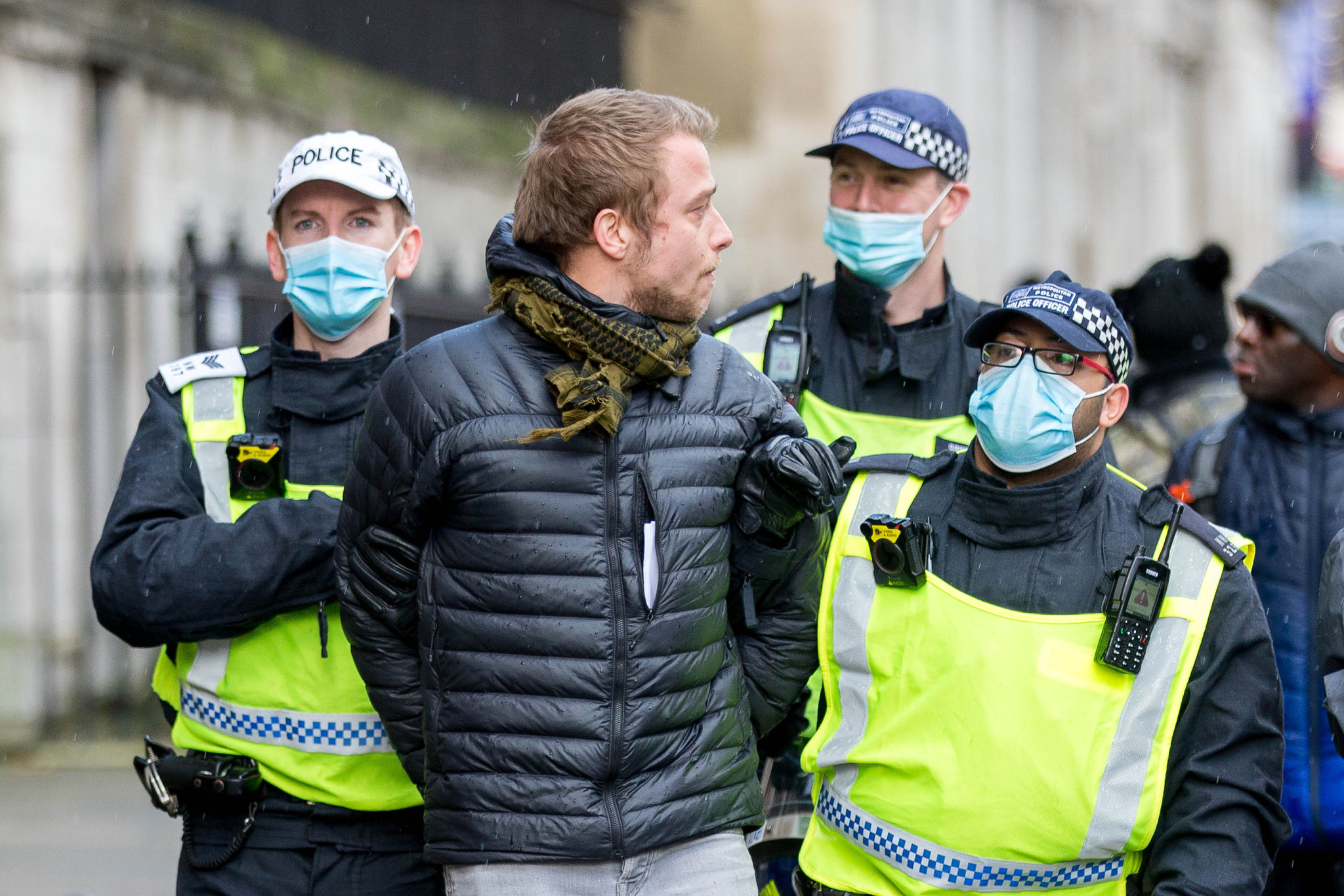 倫敦民眾示威反對居傢隔離 多名抗議者被逮捕-圖4