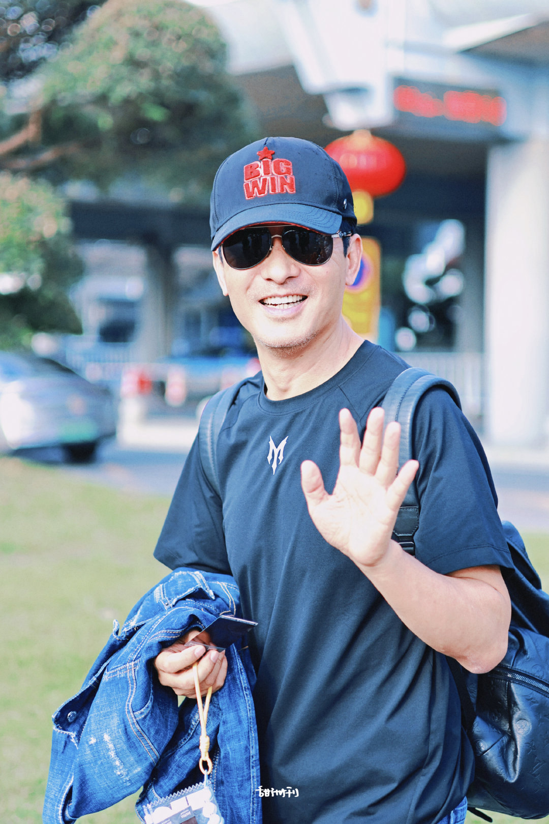 昨天机场遇到晓东哥
然后和晓东哥说多拍唐九洲
晓东哥：明天就发
然后真的发了
晓东哥是除了唐九洲之外最宠泡泡之人[柯基] ​