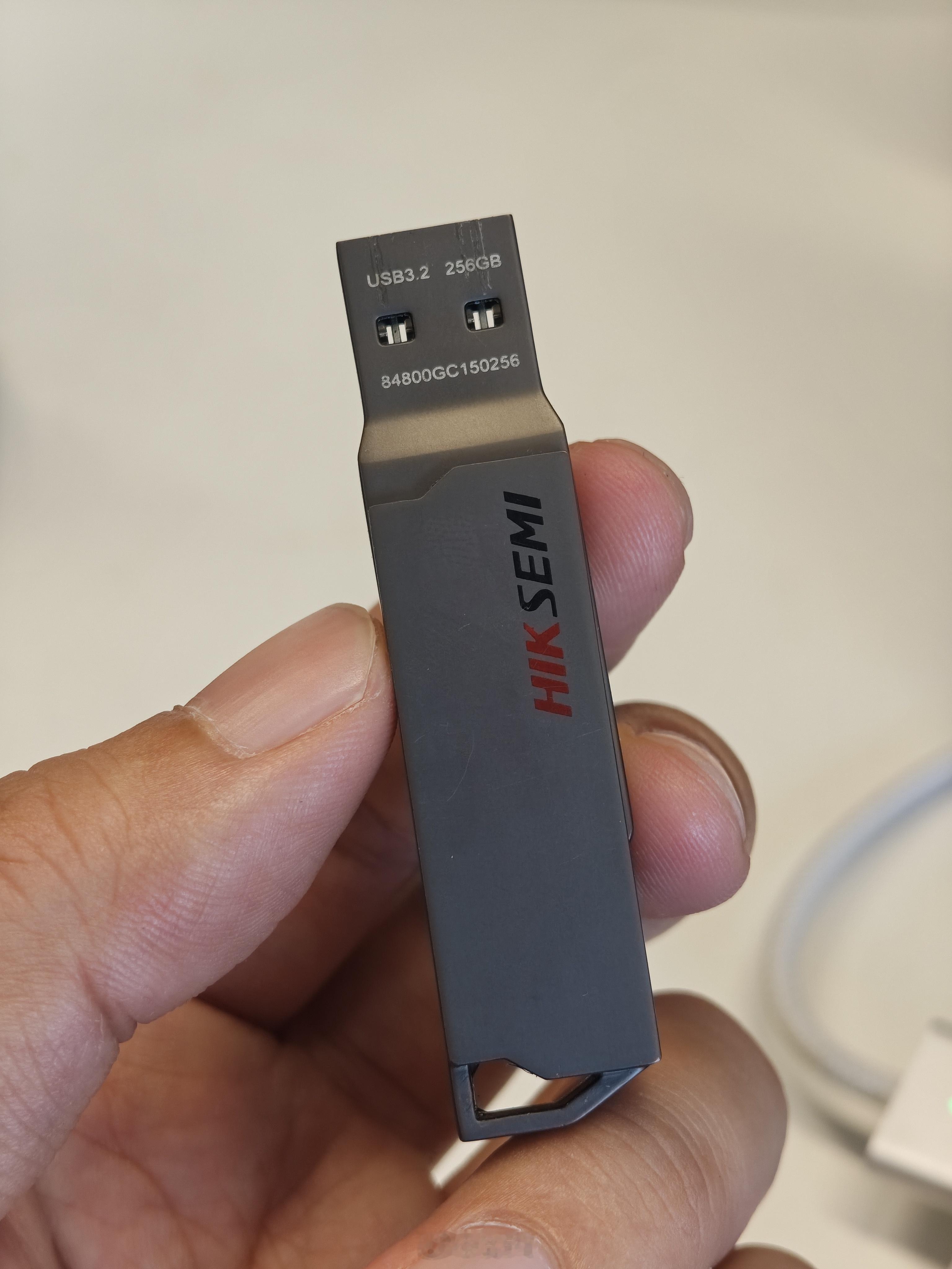 海康威视这个双口U盘是真的拉，买了三个256GB，一个128GB的，速...