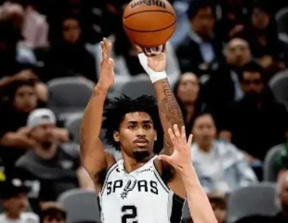 哈珀是历史上首位替补出场多次砍下两双的新秀后卫球员   今天NBA季后...