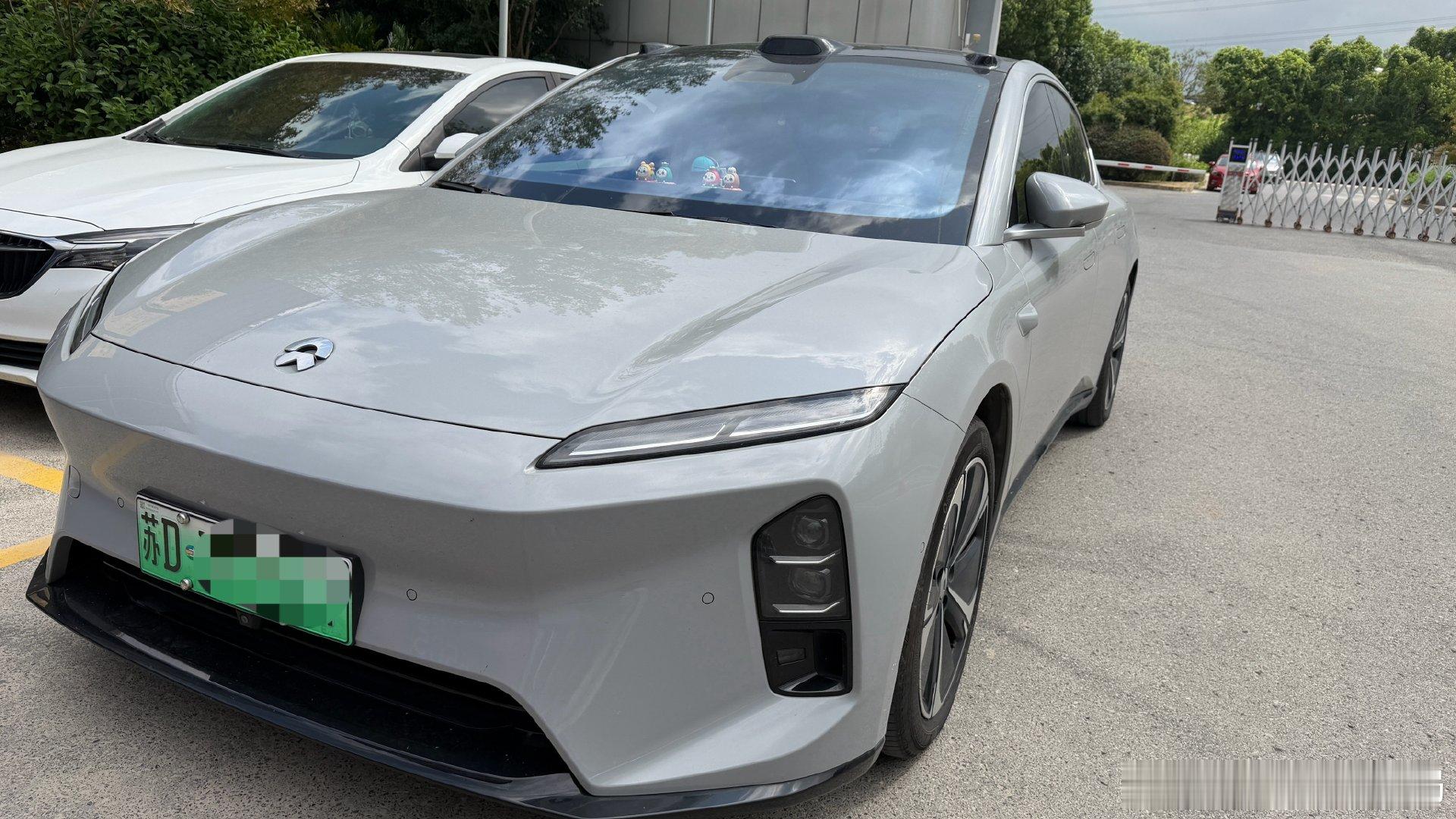 如果你不喜欢刚才的特斯拉，
我还有一台ET5即将到店，
25年，3万公里，原版原漆，10来万，也不贵…
就是你每个月要付租电的钱…[允悲] ​