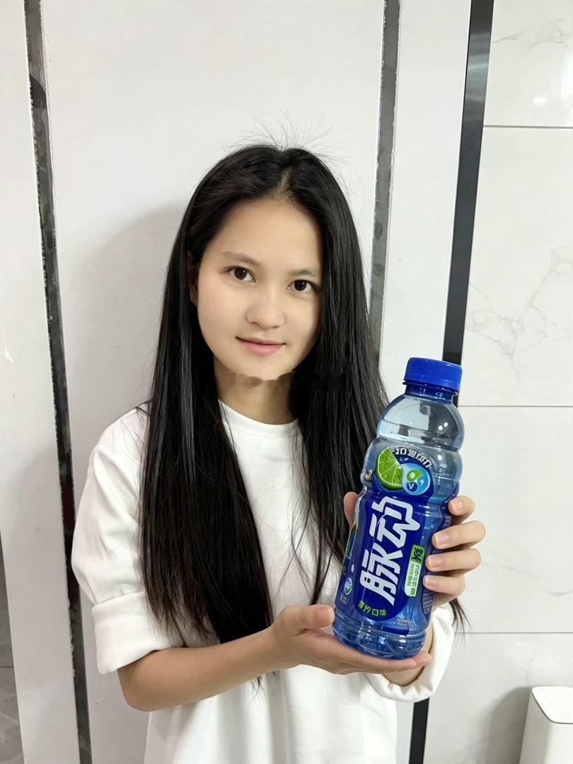 为阿根廷队补水蓄力 足球夏天又来啦！每天准时蹲守阿根廷世界杯赛事的我...