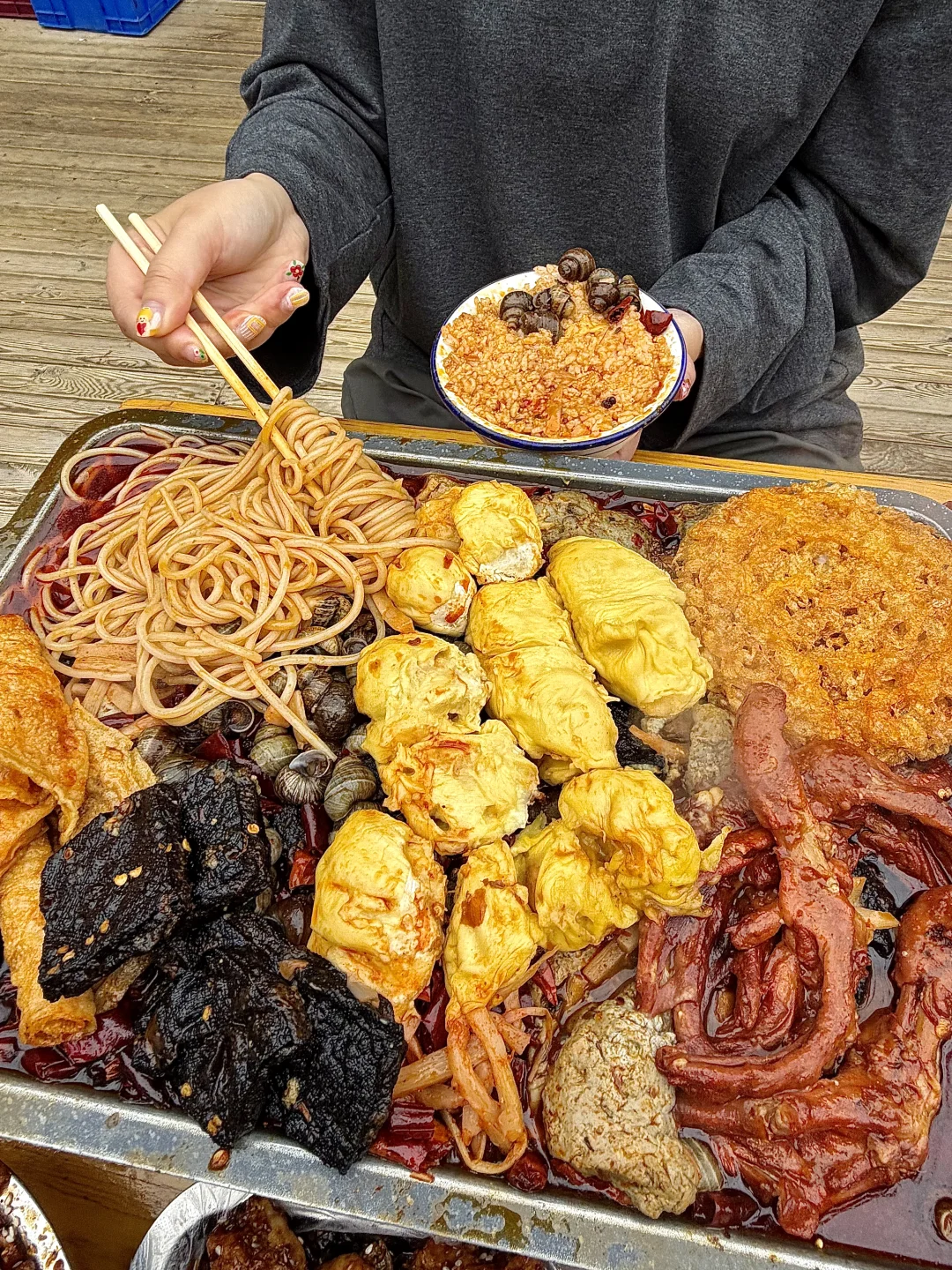 成都龙泉宇宙无敌第一好吃的螺蛳粉臭豆腐榴莲烤鱼 就在龙泉大面这边，都记...