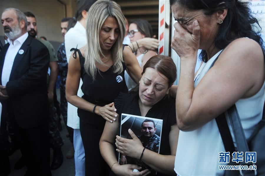 黎巴嫩: 因貝魯特爆炸去世的消防員葬禮-圖3