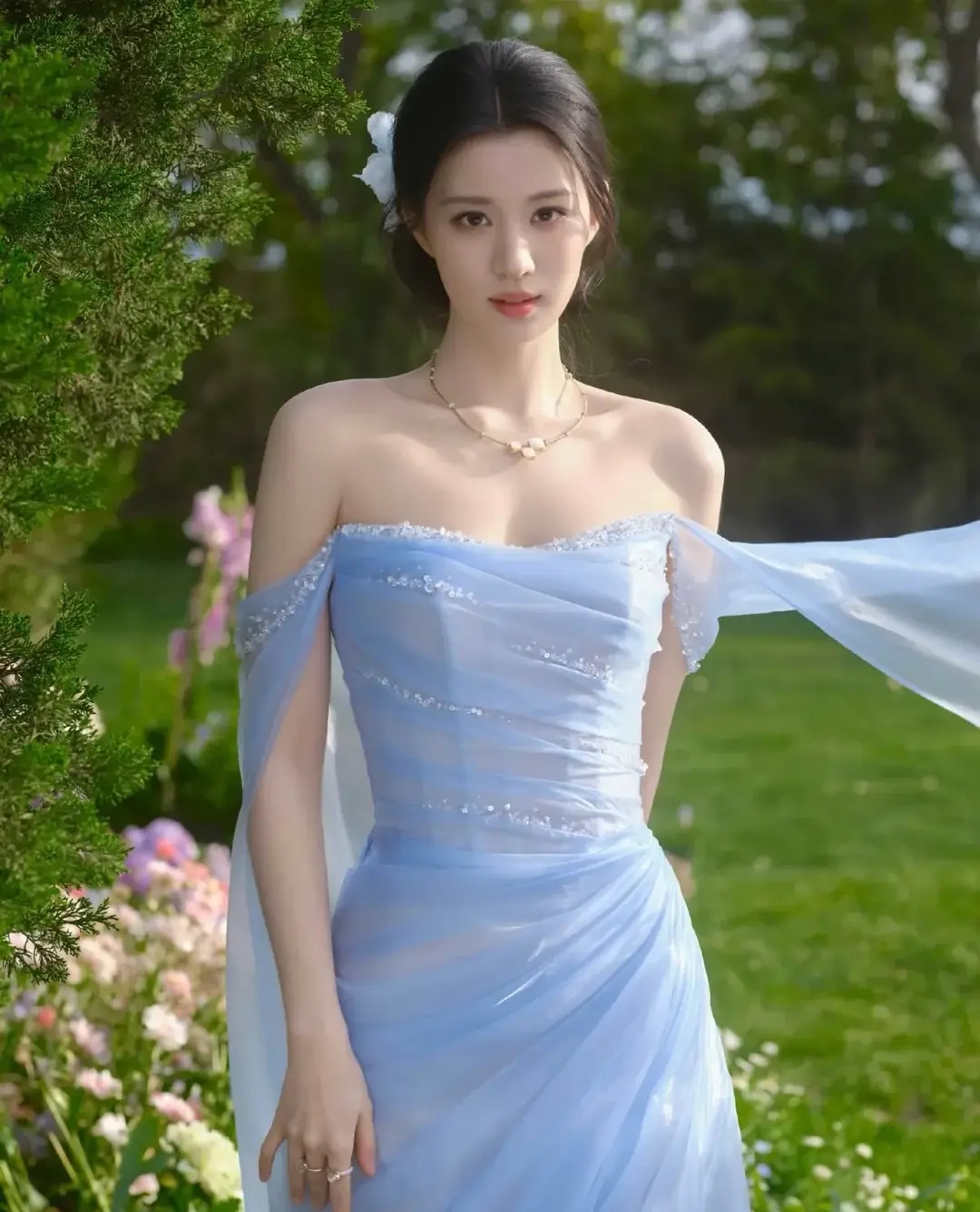 王楚然她穿的不是衣服，是清冷又温柔的情绪
