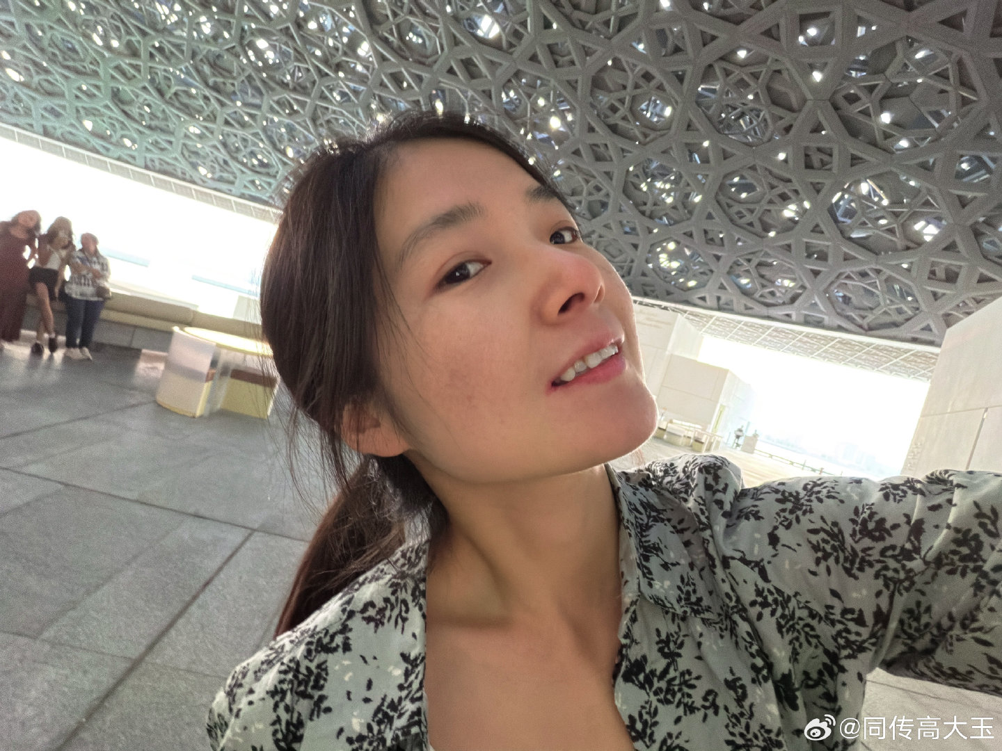 和海上卢浮宫撞个衫 ，哪个最好看？我要去发朋友圈。  ​