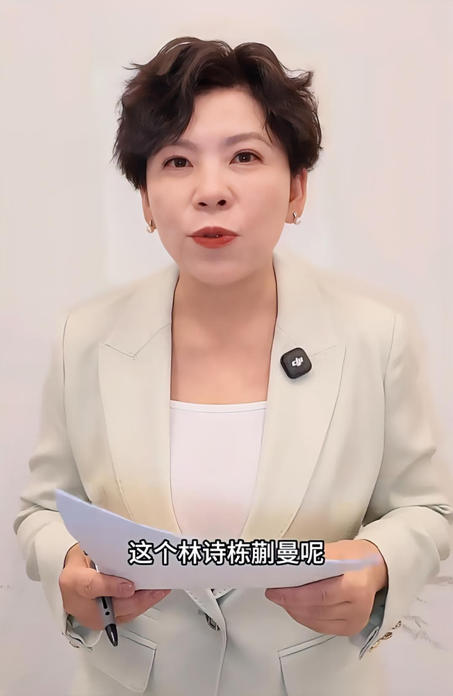 打崩世界第一，这小子赛后竟转头问队友：他们是第一？
9月25日，林诗栋和蒯曼4比2逆转韩国王牌组合林钟勋和申裕斌。这场球赢得多惊险？邓亚萍直接点透了，第五局8比10落后的生死时刻，全靠蒯曼临时变了发球，连造对方拧拉失误，硬生生把命救了回来。
但最诛心的还是赛后。面对镜头，林诗栋一脸懵，压根不知道