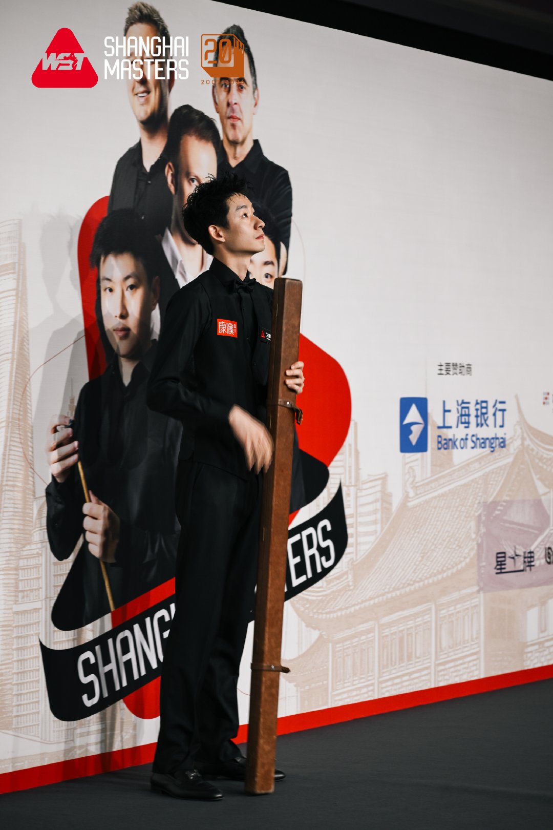 16进8轮次  开场吴宜泽打出单杆60分和64分连下两局，第三局双方经...