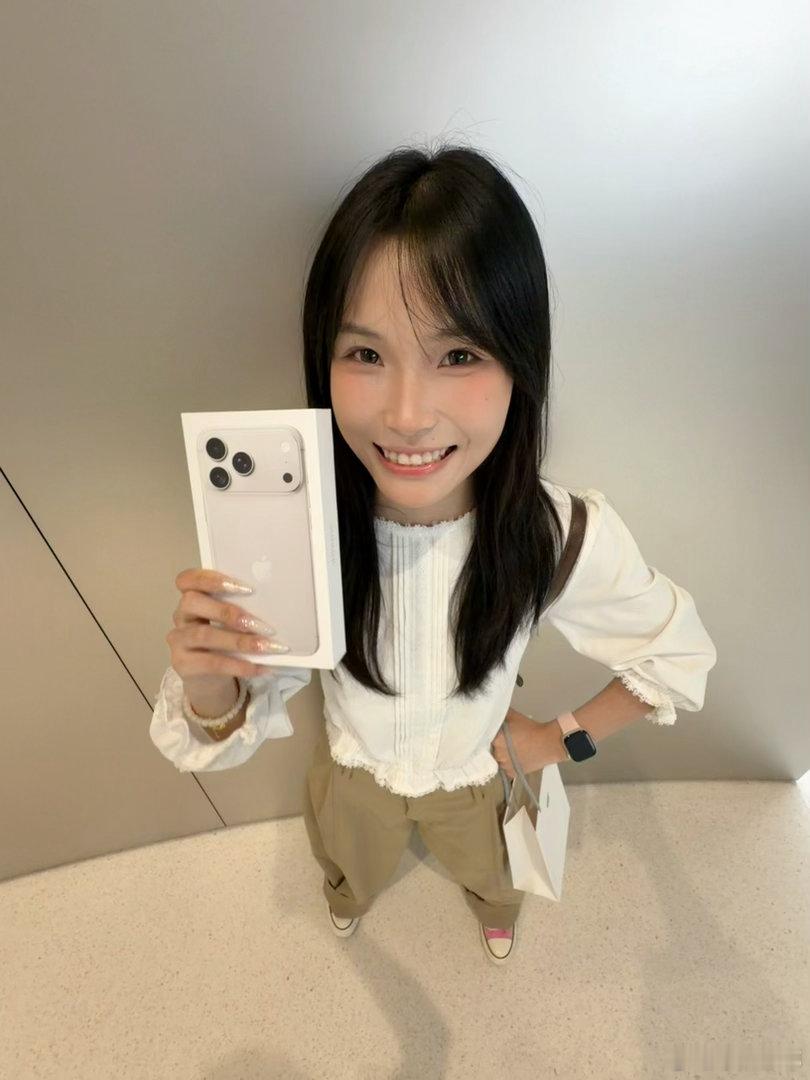 歪 你怎么知道我男朋友给我买了
首发iPhone18 pro max😗 ​