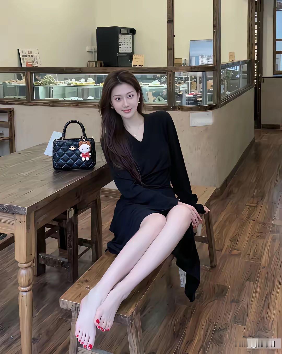  。。。 美女能不能让你一见钟情💘💘💘💘