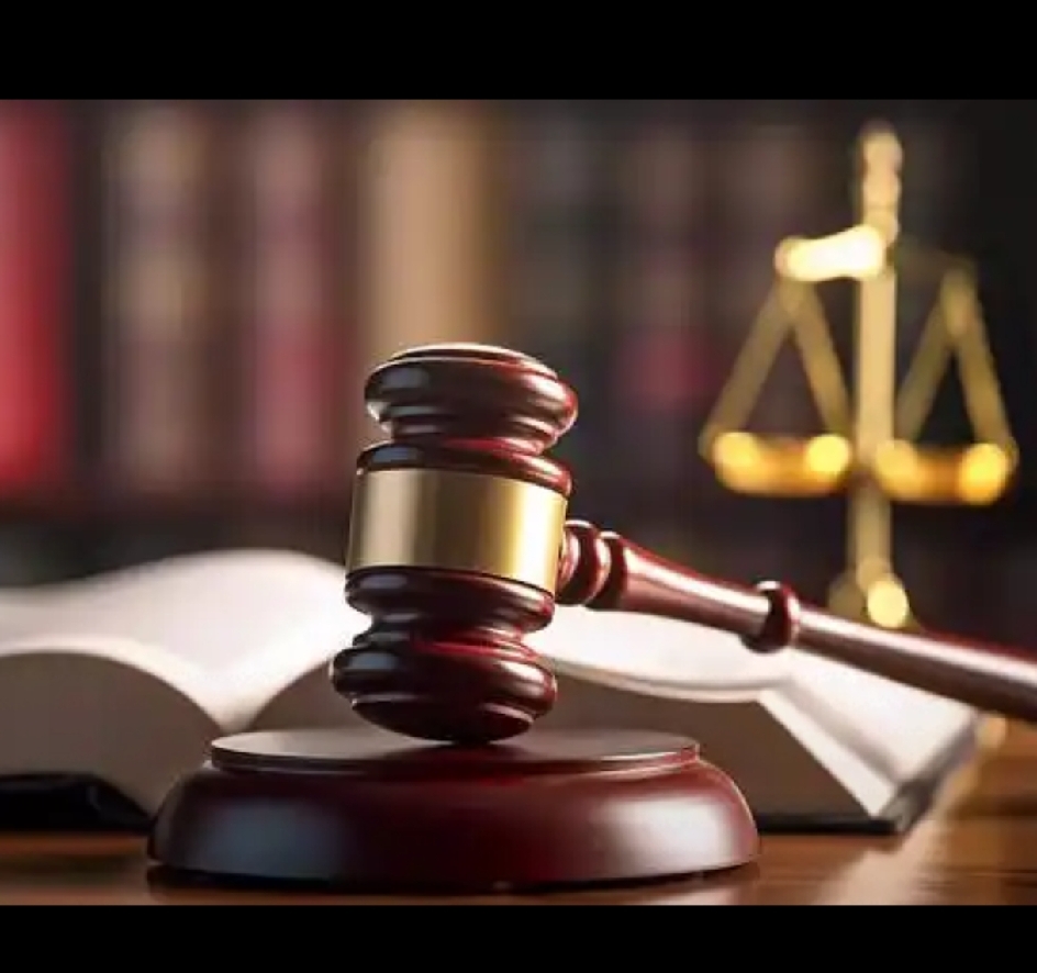 胁迫女大学生，男子二审上诉被驳回，维持五年刑期
 
年轻人在外求学，安全问题一直是大家重点关注的话题。近期一起侵害女大学生的案件二审宣判，被告人不服一审判决提起上诉，法院经过审理之后，驳回上诉，维持五年有期徒刑的原判。这一判决结果，也给所有年轻人敲响了安全警钟，面对不法侵害一定要勇敢拿起法律武器保护