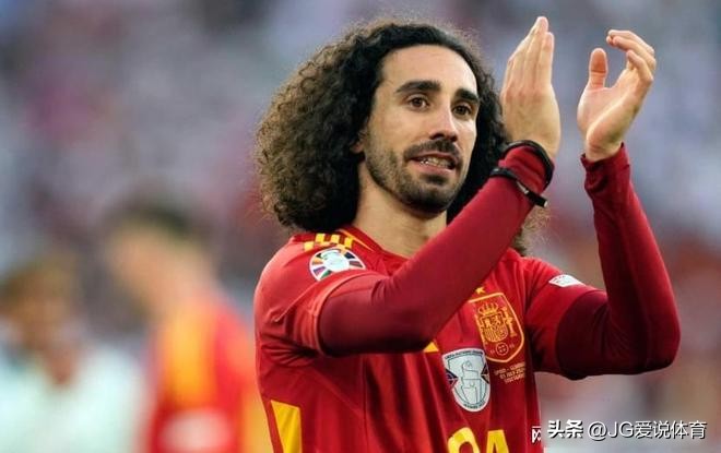 国产边卫悄然换代，老将退场新锐上位，三人能否撑起未来五年？
2026年9月，中超赛场上出现三位年轻边后卫，他们都在2003到2005年之间出生，胡荷韬现在23岁，已经在中国男足担任左后卫位置的主力，杨希21岁，转会去了上海海港之后，成为球队右边后卫的固定人选，毛伟杰原来踢前锋，后来改打左后卫，贡献了