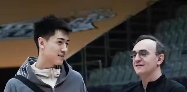 刘金雨和何佳轩都是辽宁青训培养出来的球员，当时被辽宁球迷亲切的称为辽篮...