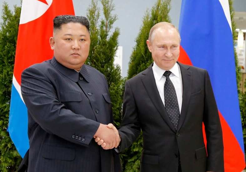 【俄罗斯副外长：朝鲜最高领导人#金正恩已获邀访问俄罗斯#，具体日期将通过外交渠道商定】#金正恩已获邀访俄#据观察者网，9月24日，俄罗斯外交部副部长安德烈·鲁坚科（Andrey Rudenko）向塔斯社表示，朝鲜最高领导人金正恩已获邀访问俄罗斯，具体访问日期将通过外交渠道进行协调。

鲁坚科说：“朝鲜领 ​