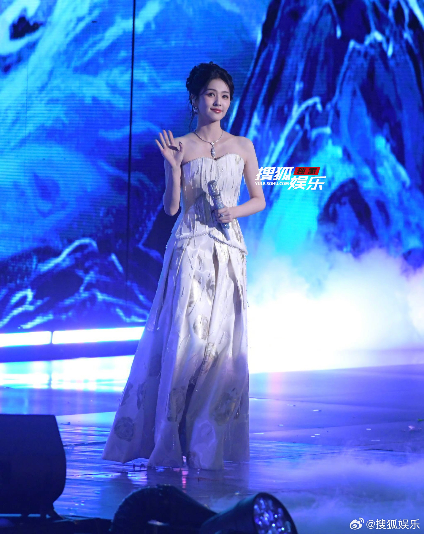 舞台表演生图来啦～高贵优雅的冰雪女神[哇] ​​​