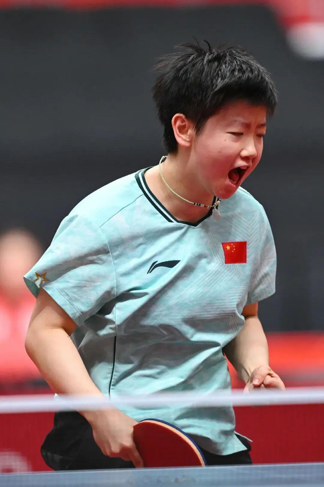 【了不起！女团决赛横扫日本队，中国女乒实现亚运六连冠！】9月24日晚，2026年爱知·名古屋亚运会乒乓球女子团体决赛在丰田市综合体育馆打响，中国队以3比0完胜东道主日本队，成功卫冕。自2006年多哈亚运会起，中国女团连续在2010年广州、2014年仁川、2018年雅加达、2023年杭州及本届亚运会上夺得团体冠 ​