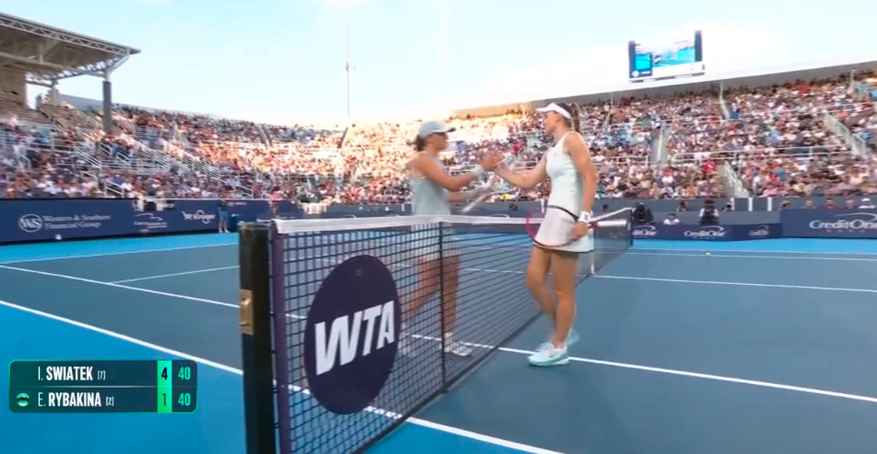 WTA1000辛辛那提站女单1/4决赛，莱巴金娜在战至1-4时因伤退赛...