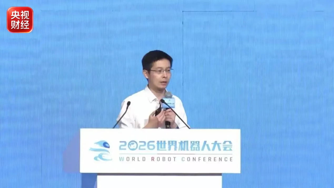 【#王兴兴预判通用机器人产业拐点##王兴兴展望人形机器人下个10年#】2026世界机器人大会论坛于8月19日-23日在北京举行。在20日上午的一场论坛上，宇树科技股份有限公司创始人兼董事长王兴兴对人形机器人产业的下一个十年做出展望。王兴兴认为：未来快则2到3年、慢则5到10年，当一台机器人能在任意陌生 ​