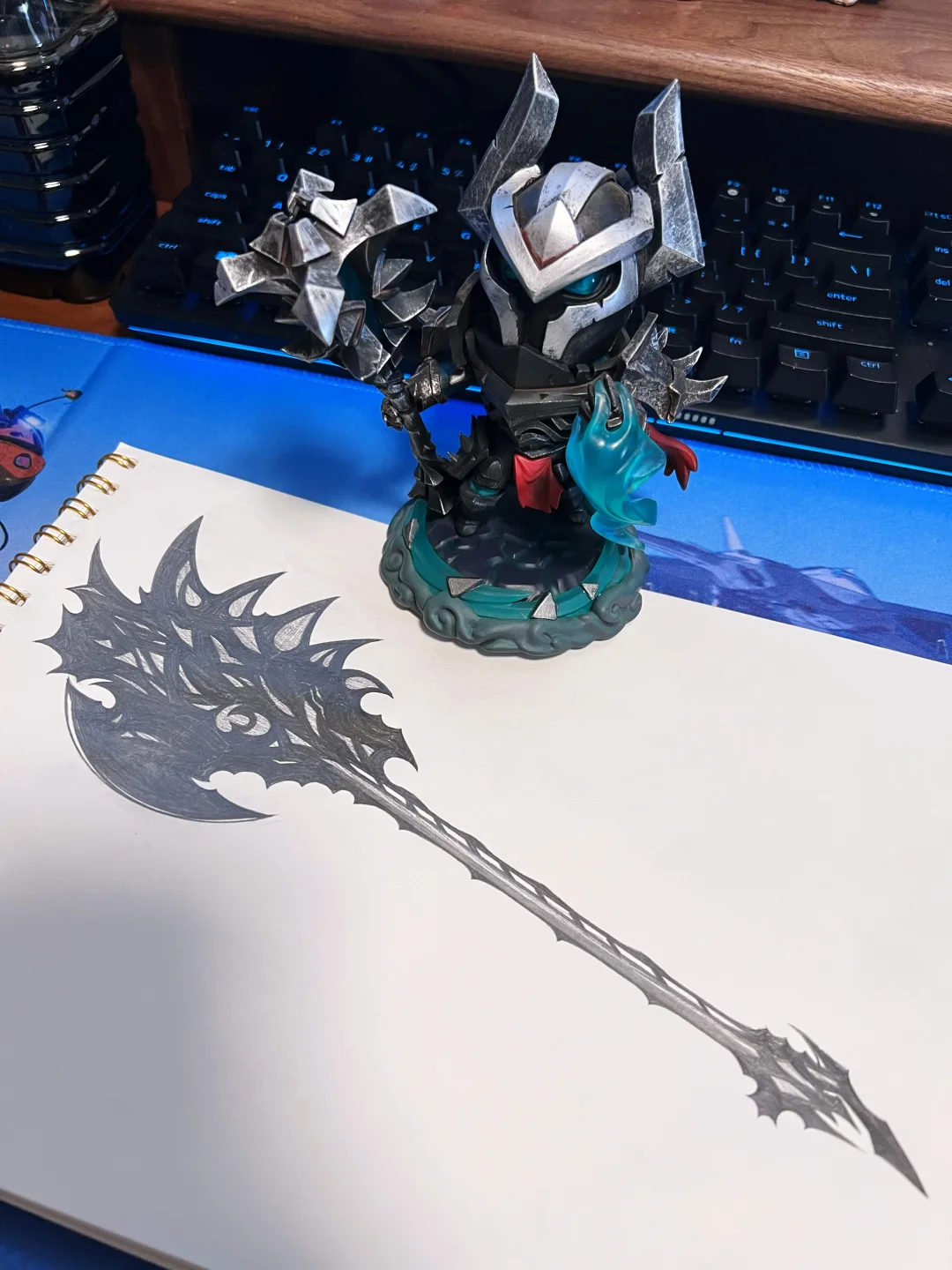 最近圣堂铁男皮肤上线，我总觉得武器夜陨的设计有点像源计划的样子，今天早上给重新设