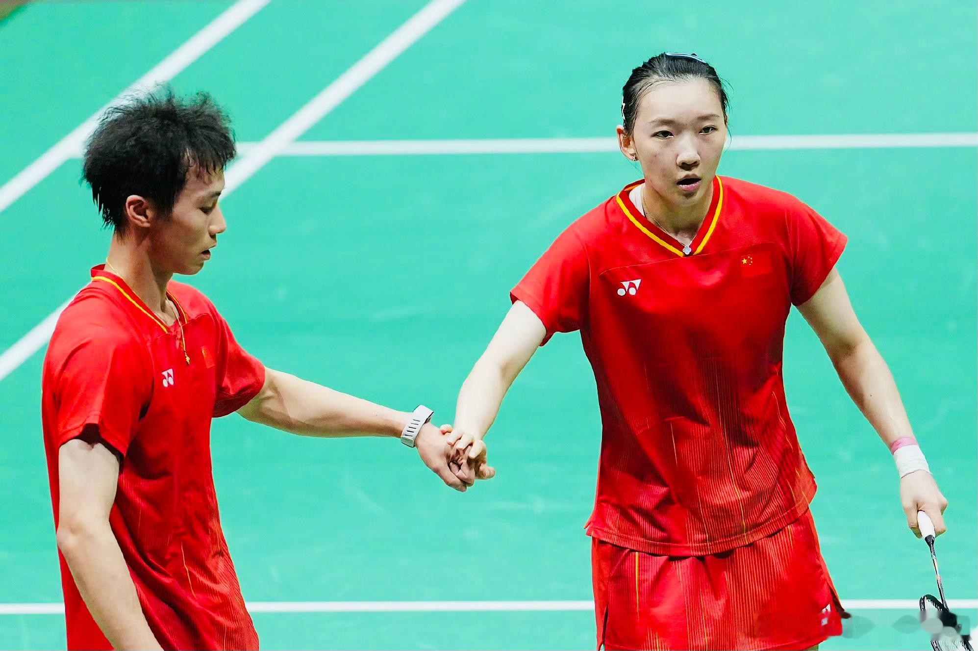 🏸金牌到手！恭喜蒋振邦/魏雅欣✨
名古屋亚运会羽毛球混双决赛，蒋振邦、魏雅欣2‑0击败印尼组合拿下冠军！
首次征战亚运会便站上最高领奖台🥇
首局在落后局面下顽强逆转，关键分顶住压力，第二局火力全开。
同时续写荣光，实现国羽混双亚运四连冠！
每一次起跳杀球，每一回网前防守，都是拼搏最好 ​