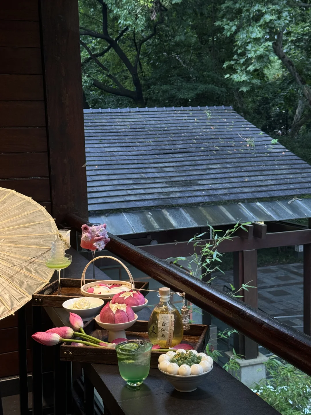 杭州西湖边。。。。美哭了！！！😭😭😭