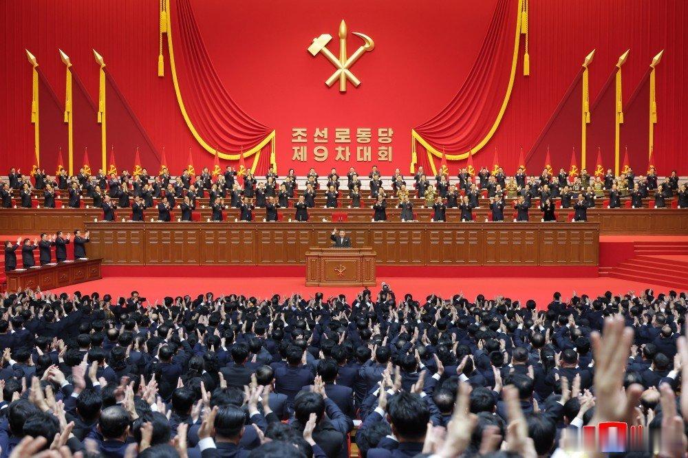 朝鲜已在新党章序言中彻底“和平统一”“统一战线”“南朝鲜”“民族团结”和“全国范围”等词汇，并将朝韩两国定性为“敌国”。 ​