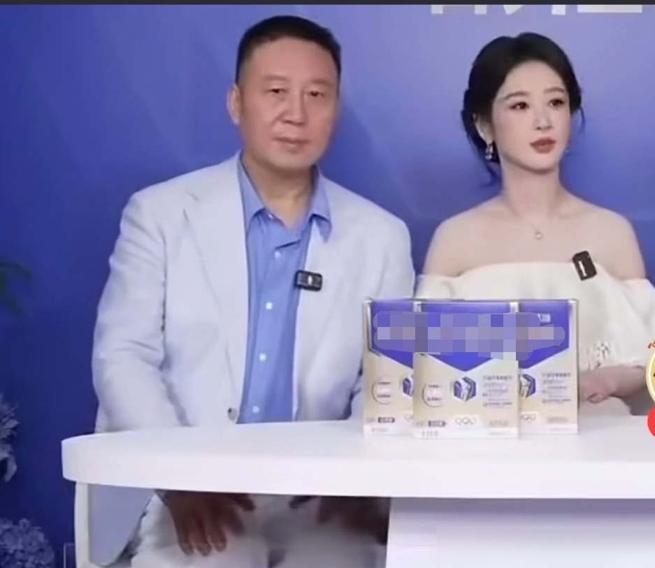 宋丹丹当年一句话，劝杨紫别演戏，嫌她不够漂亮。结果杨紫现在红得发紫。
可她亲儿子巴图，愣是没演出来。出道十几年，演过《芈月传》里的嬴荡，上过《跨界歌王》，资源不差，脸也不丑，就是不火。现在干脆不拍了，跟媳妇儿一块直播带货去了，俩孩子，日子过得挺稳。
有意思的是，宋丹丹对杨紫说你不适合，杨紫偏要演