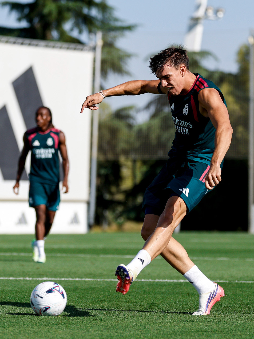 联赛备战，正式开启🔛

☀️日复一日，只为更进一步🌱

#皇马[超话]##halamadrid##皇马训练# ​