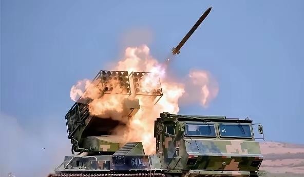 美国好战，灭亡了吗？俄罗斯好战，灭亡了吗？以色列好战，灭亡了吗？中国向来不好战。可试想，秦汉唐元若没有雷霆手段，又怎能一统天下？蒋介石一味妥协退让，不正是因此才丢掉了东北三省吗？

历史长河奔流至今，有一个问题始终值得思考：一个国家究竟靠什么立足世界？是不断发动战争，还是拥有让别人不敢轻易挑衅的实力