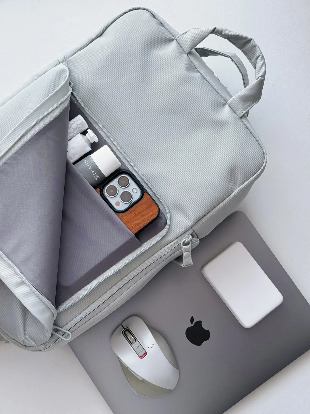 苹果产品启发男生精简出行翻包｜搭配公式