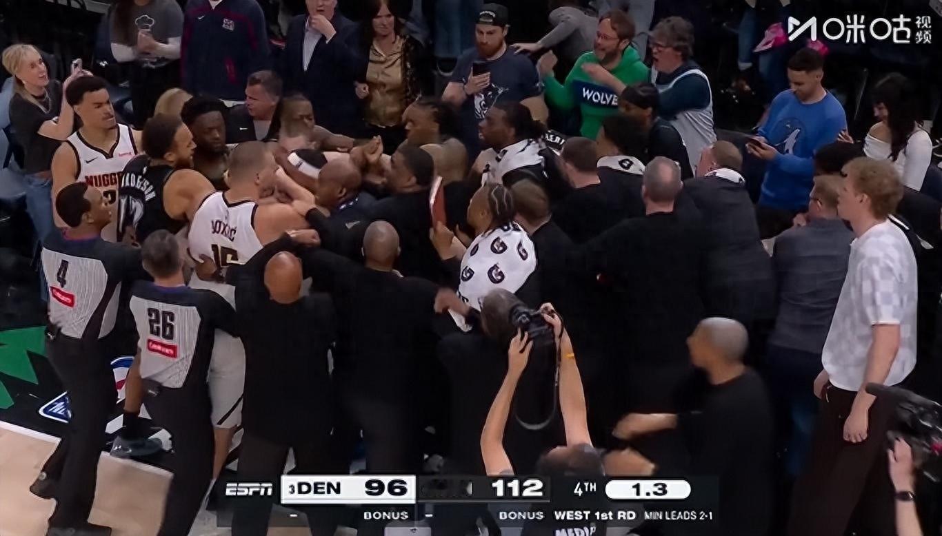 跟大伙聊聊 NBA 刚发生的赛场风波！前段时间森林狼大战掘金，比赛结尾...