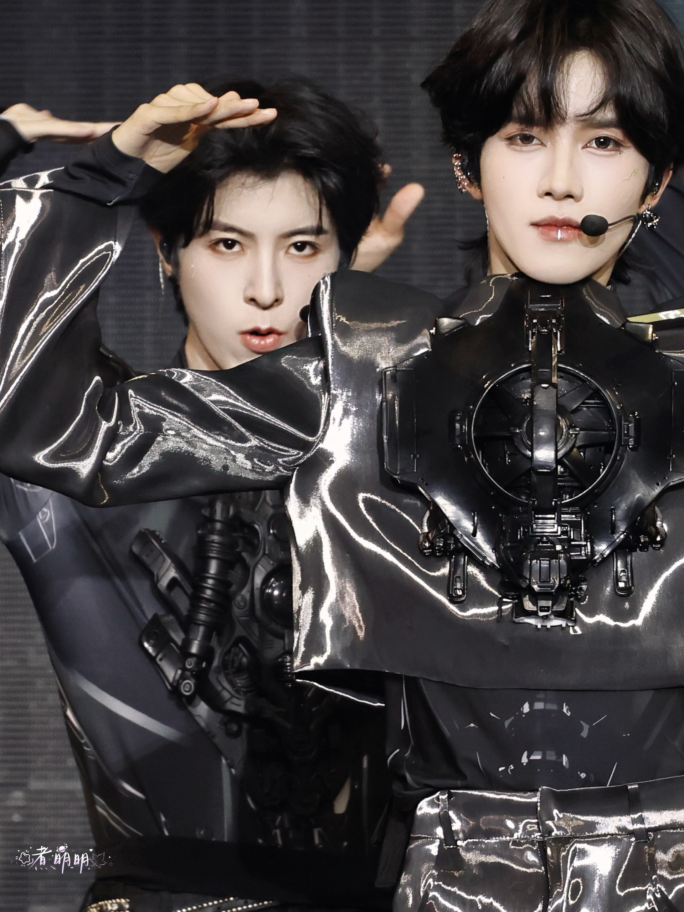 #星有千千杰[超话]#  
提问：仿生机器人会谈恋爱吗 ​ ​