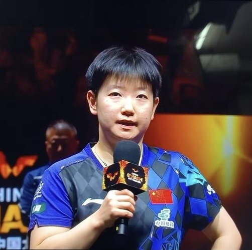恭喜孙颖莎北京大满贯首赛开门红3-1叶伊恬，
中间有个小插曲，莎莎发球被裁判误判，
莎莎发起鹰眼挑战，
鹰眼挑战成功