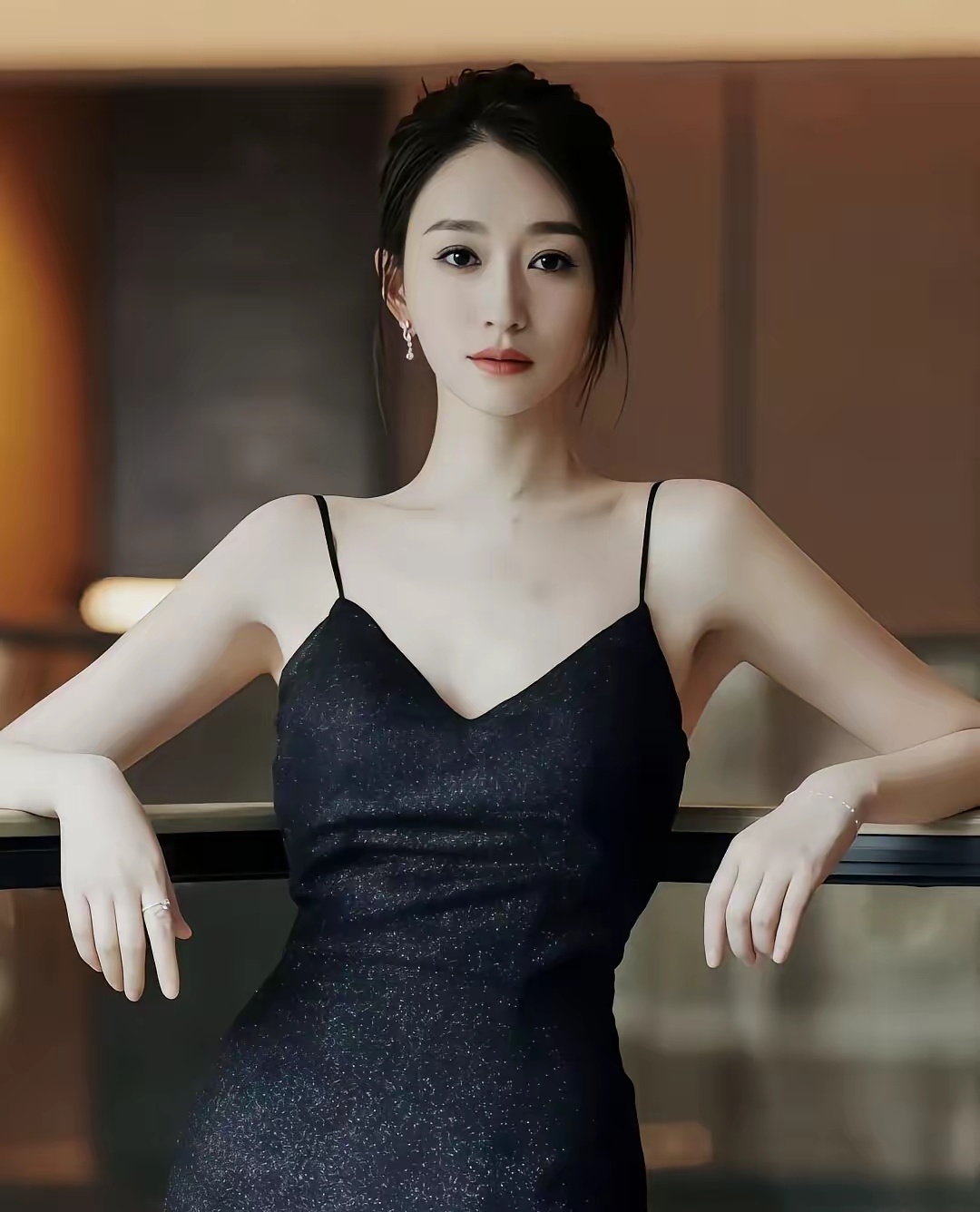李小冉给所有女人提了一个醒，就像大张伟说的，生孩子和结婚恋爱不一样，不合适了还能分，但孩子生出来他不能塞回去啊。当你真的觉得自己能负担的起这份责任再考虑要不要。
所以李小冉从某一方面来说也是一种负责任，因为她说她觉得自己还没有成熟到想去承担这样一个责任。
不是说不建议大家生小孩，只 ​
