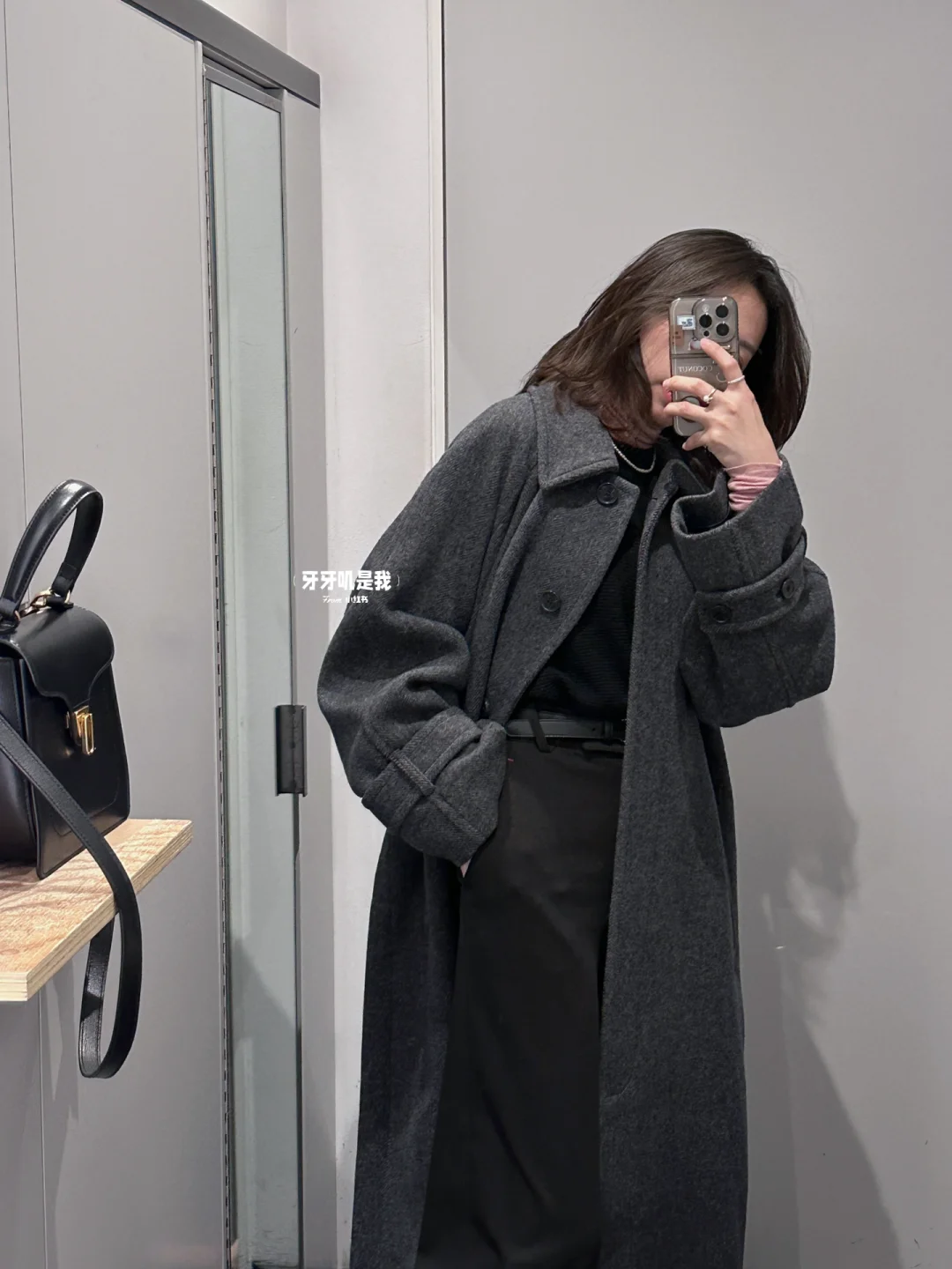 哦莫COS人字纹灰色大衣谁看了不说心动😭