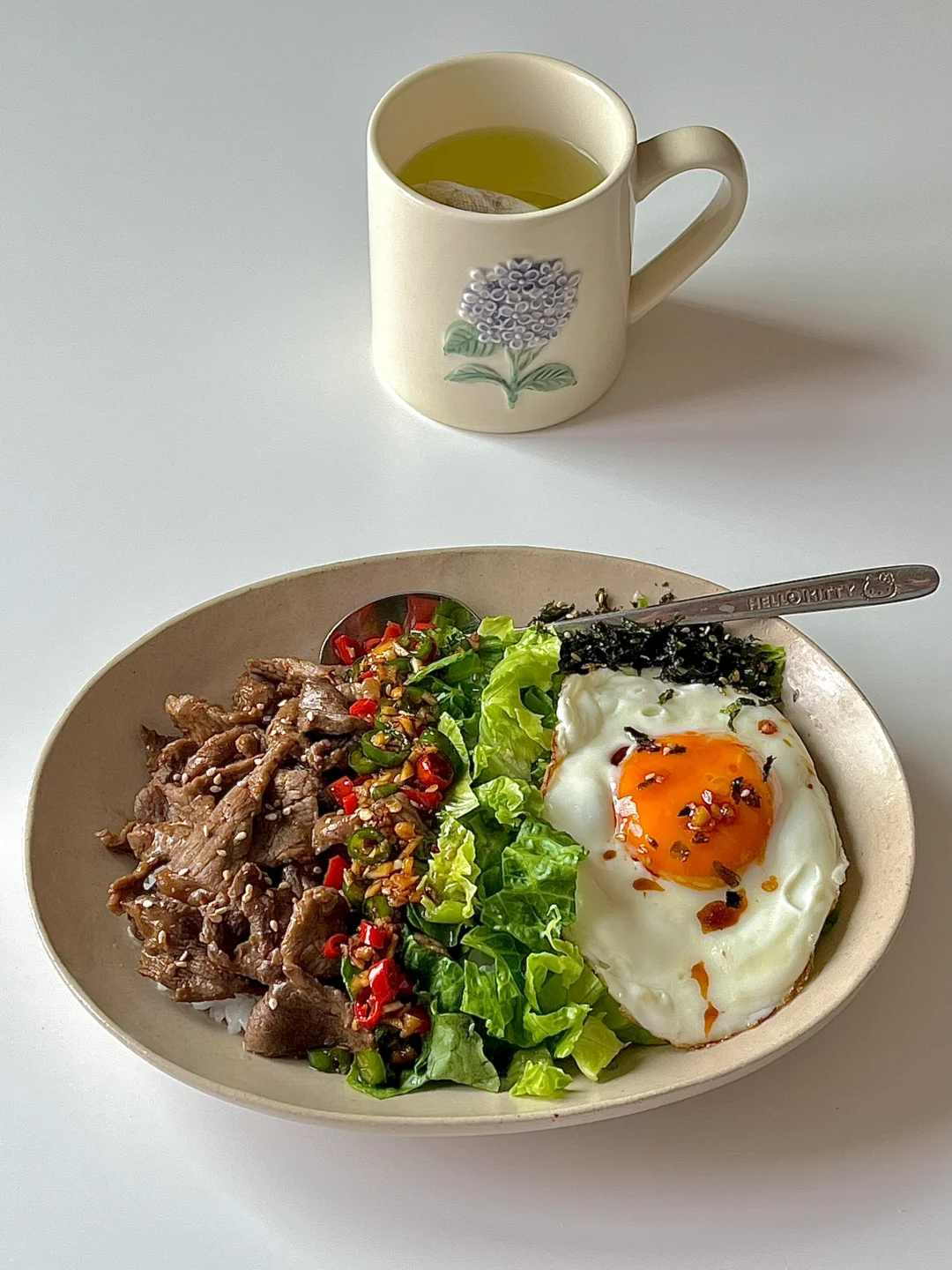 ☀️休息日的早午餐｜巨下饭的牛肉生菜拌饭😋