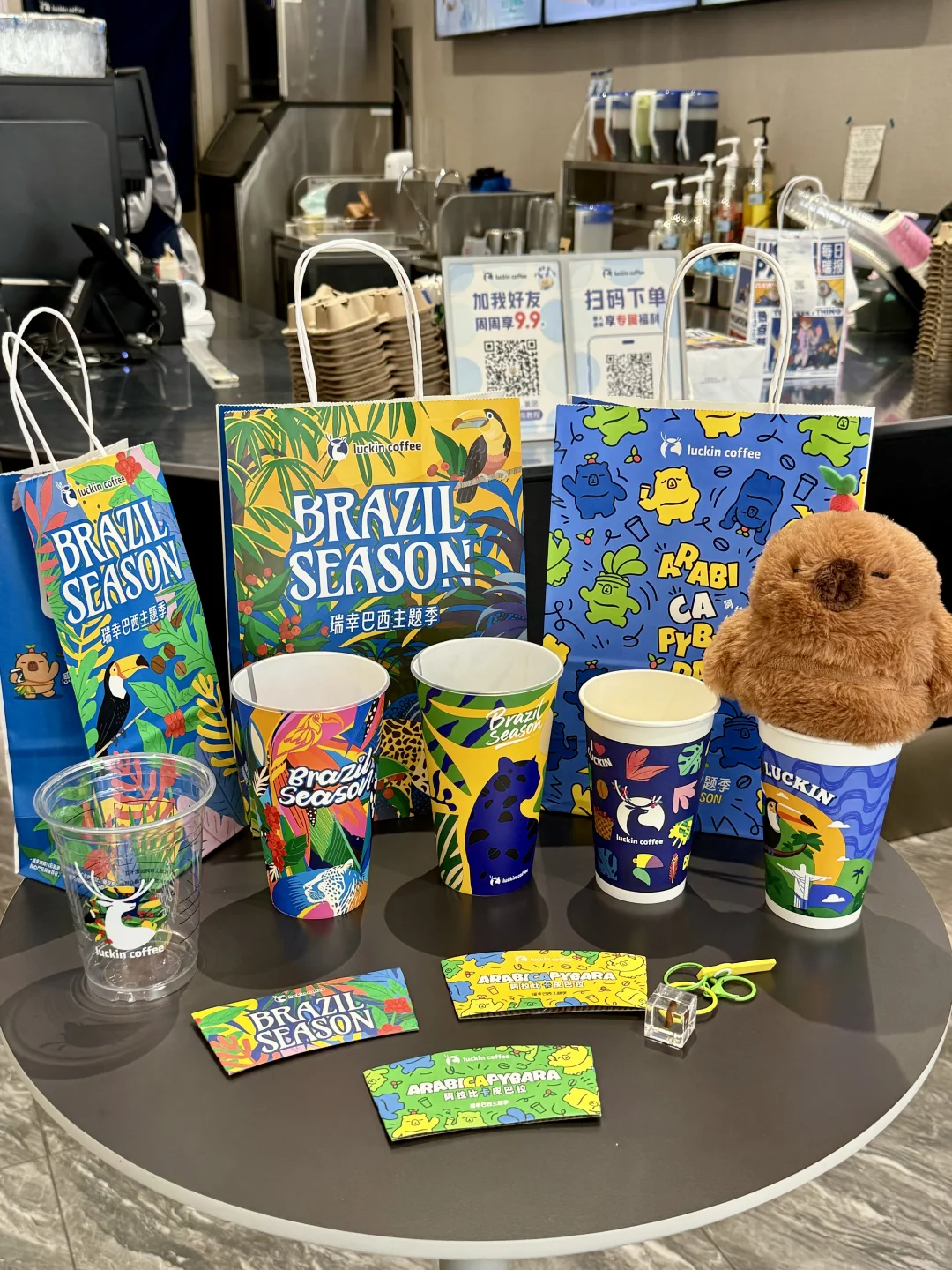瑞幸✖️卡皮巴拉联名来了！！！！！😭😭