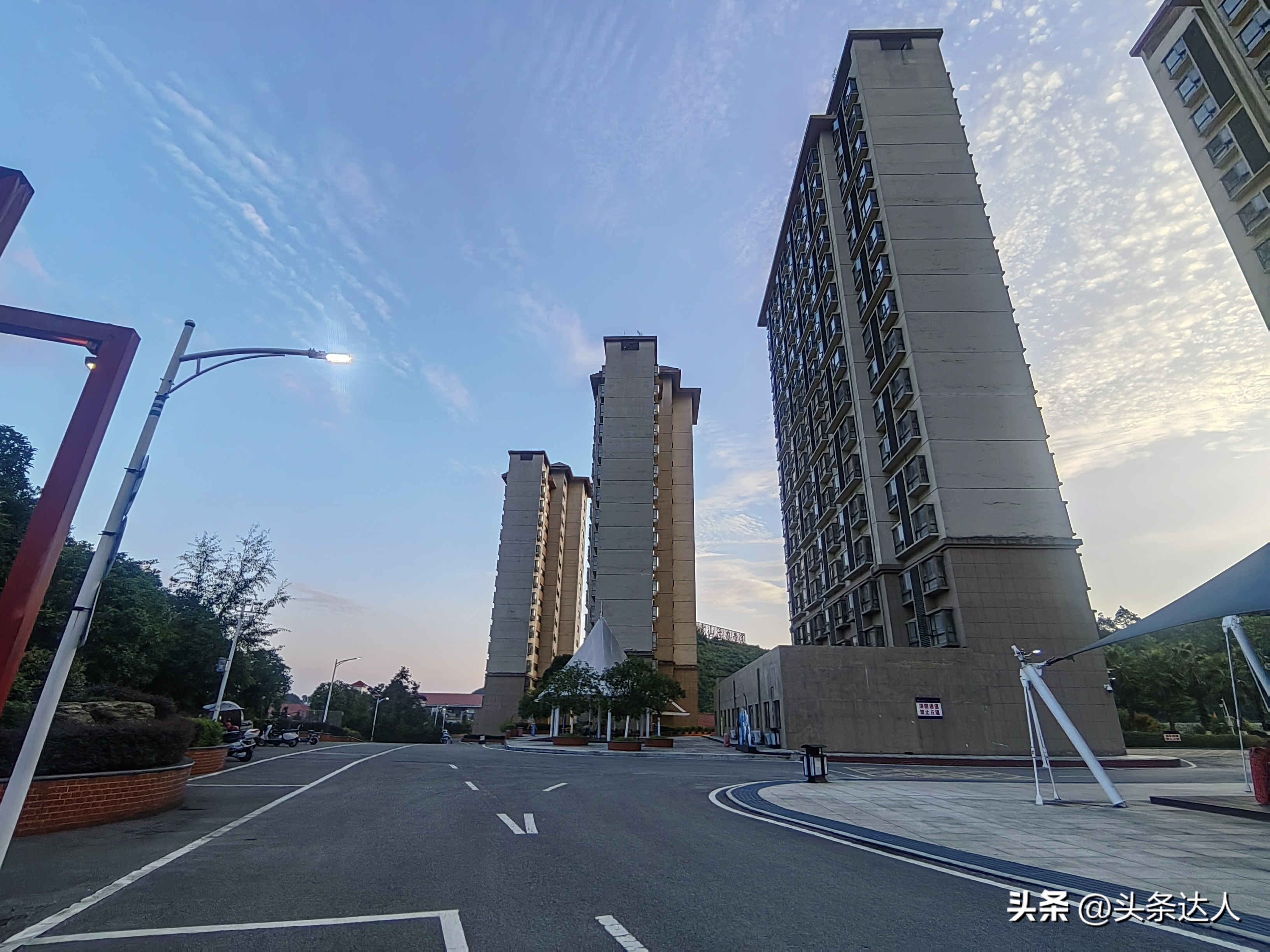 10月1日起，三部门推出房贷财政贴息政策。
新买首套房，120平以内，总价150