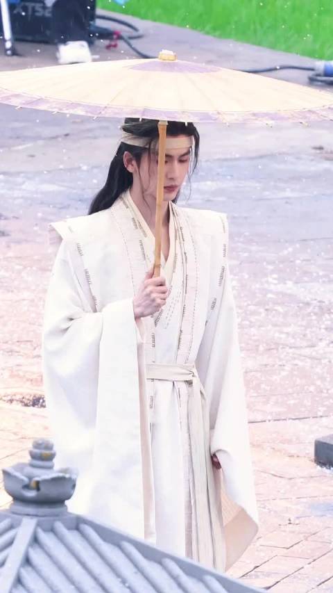 天神下凡既视感！张凌赫仙风道骨演反派，颜值高到让人自带滤镜