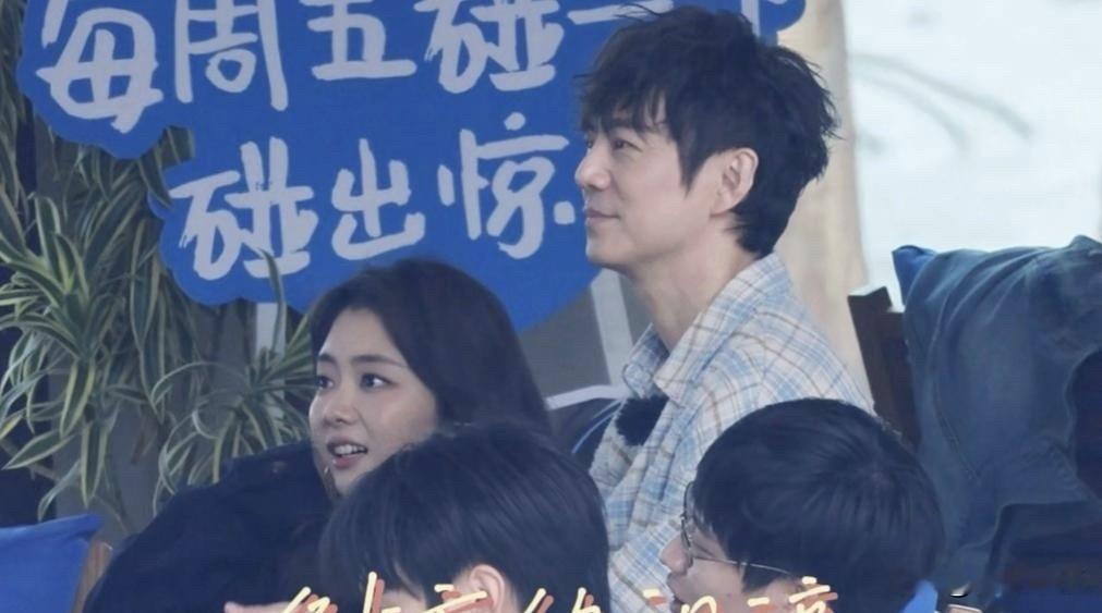 谭松韵27岁结婚梦碎，30岁生娃也黄了

谭松韵自曝小时候规划：27岁结婚、30岁前生娃，如今全没实现。虽然感情没着落，但状态绝了！近期路透与何老师同框，素颜吃蛋照超真实。计划赶不上变化，事业粉表示：先搞事业也行！

谭松韵计划27岁结婚30岁前生娃