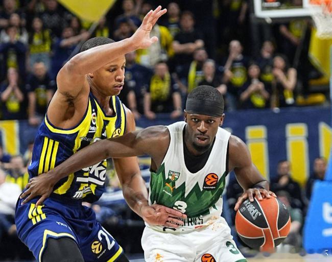 #nba# 今夏詹皇詹姆斯转战76人，可说是几家欢乐几家仇，其中，法国男篮后卫法兰西斯科近期就怒呛詹皇，因为全联盟都在等詹姆斯做决定，导致我无缘NBA。法兰西斯科曾多次表达希望能够打NBA，今年几乎就要圆梦，法兰西斯科接受访问时，阻碍他圆梦的原因竟是詹姆斯。他说，当时NBA有空缺，至少有五、六支 ​