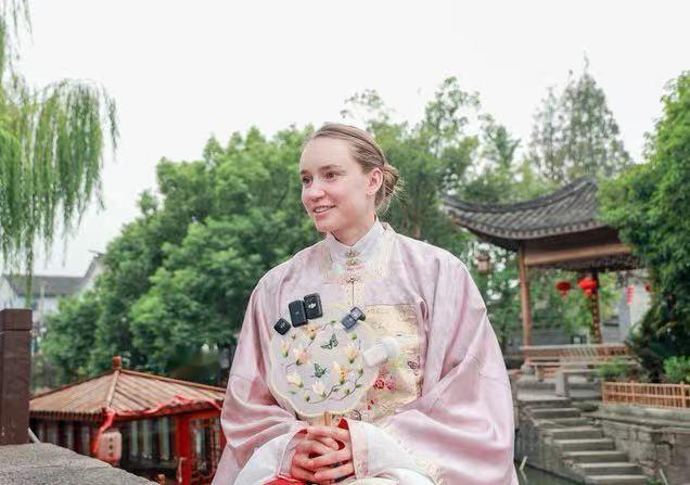 官宣！世界女子网坛新科世界第一、3座大满贯单打冠军莱巴金娜将参加2026宁波网球公开赛。上届比赛，这位哈萨克斯坦名将一路闯关，最终登顶女单冠军之巅。时隔一年，莱巴金娜将头顶世界第一光环与中国球迷见面。
本赛季，莱巴金娜无疑是WTA赛场的最大赢家，不仅先后拿到了澳网、美网女单冠军，还成功挤掉了白俄罗斯
